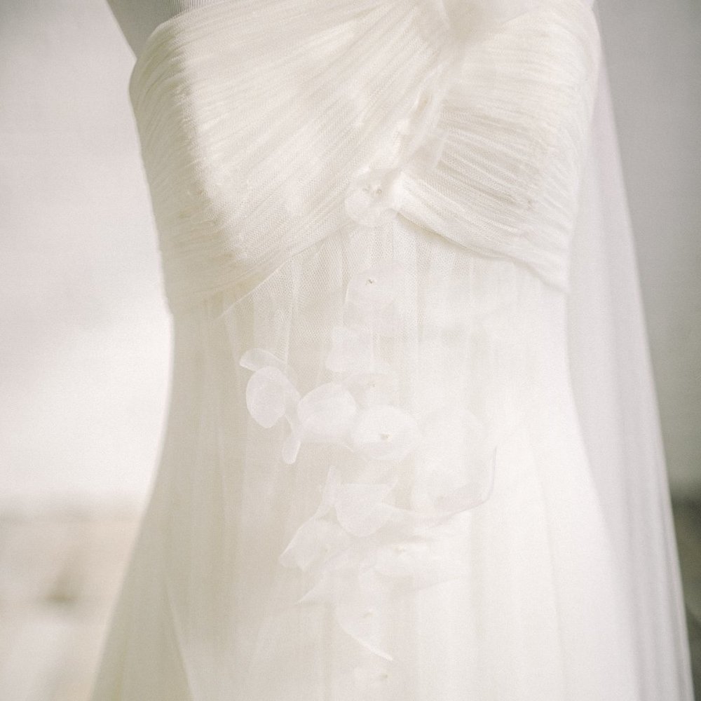 Manuel Mota Pronovias Wedding Dress 4 One Shoulder - Picture 3 of 8